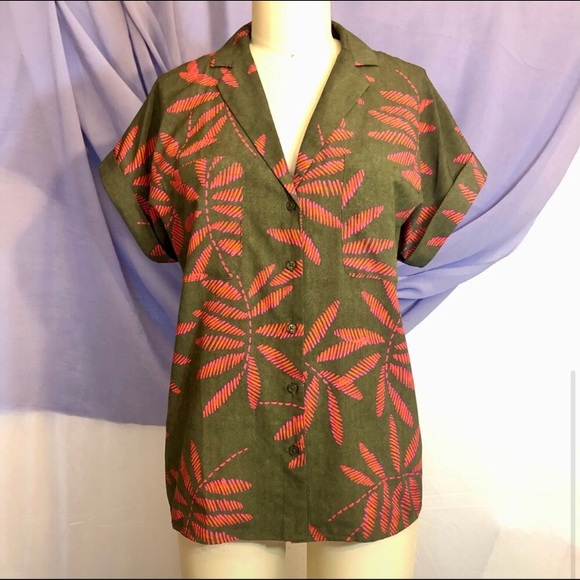 Tropical leaves pink on olive green button up short sleeve blouse top size small - Picture 3 of 4